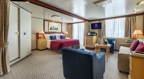 CUNARD Queen Elizabeth Q5 Q6 Suite 1.jpg